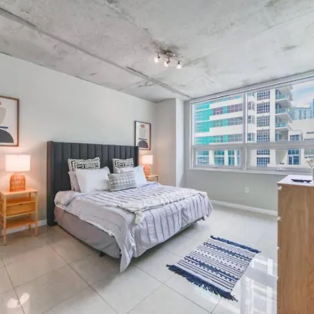 Amazing Condo With Pool At Midblock Miami Exterior photo
