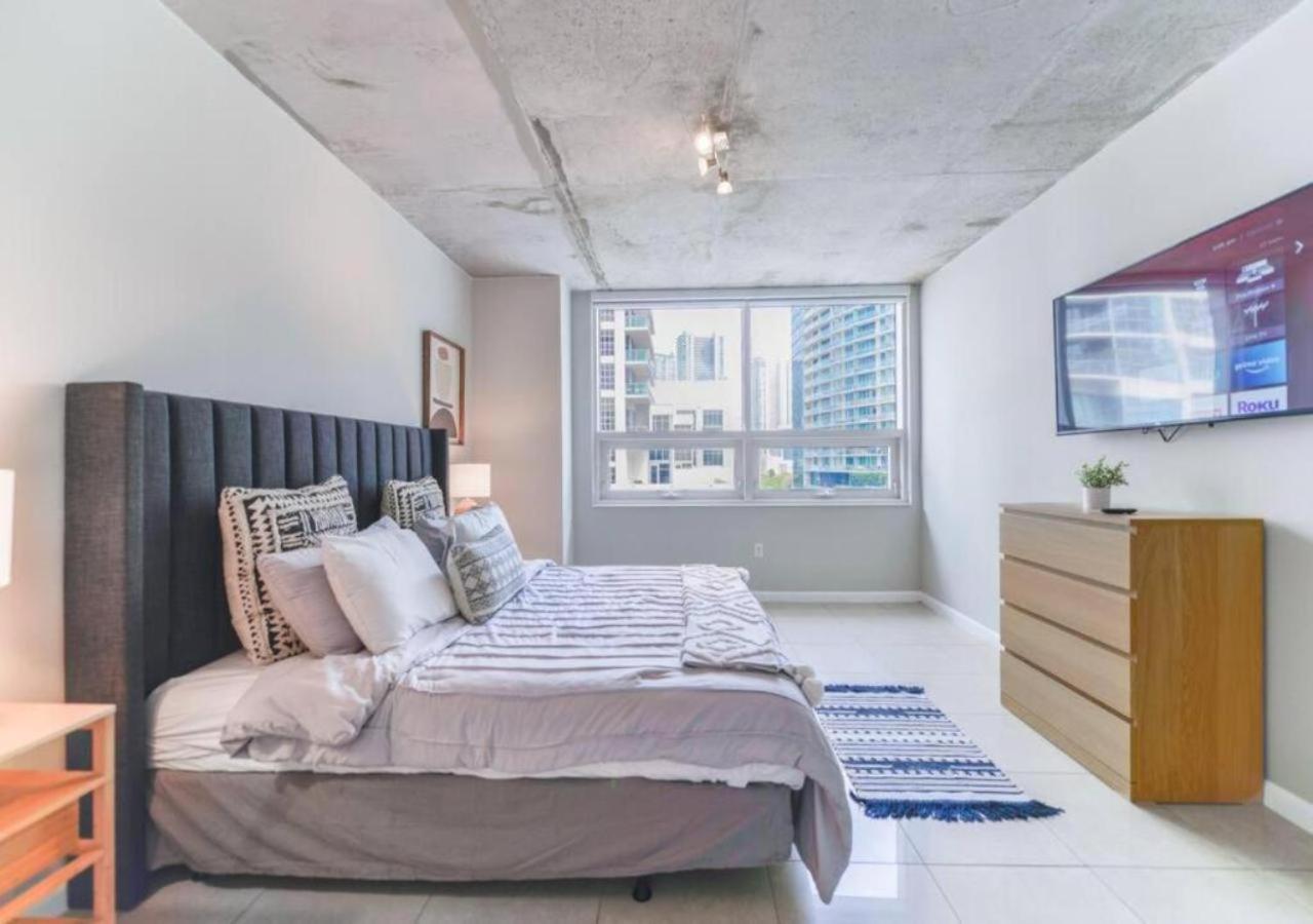 Amazing With Pool At Midblock Apartment